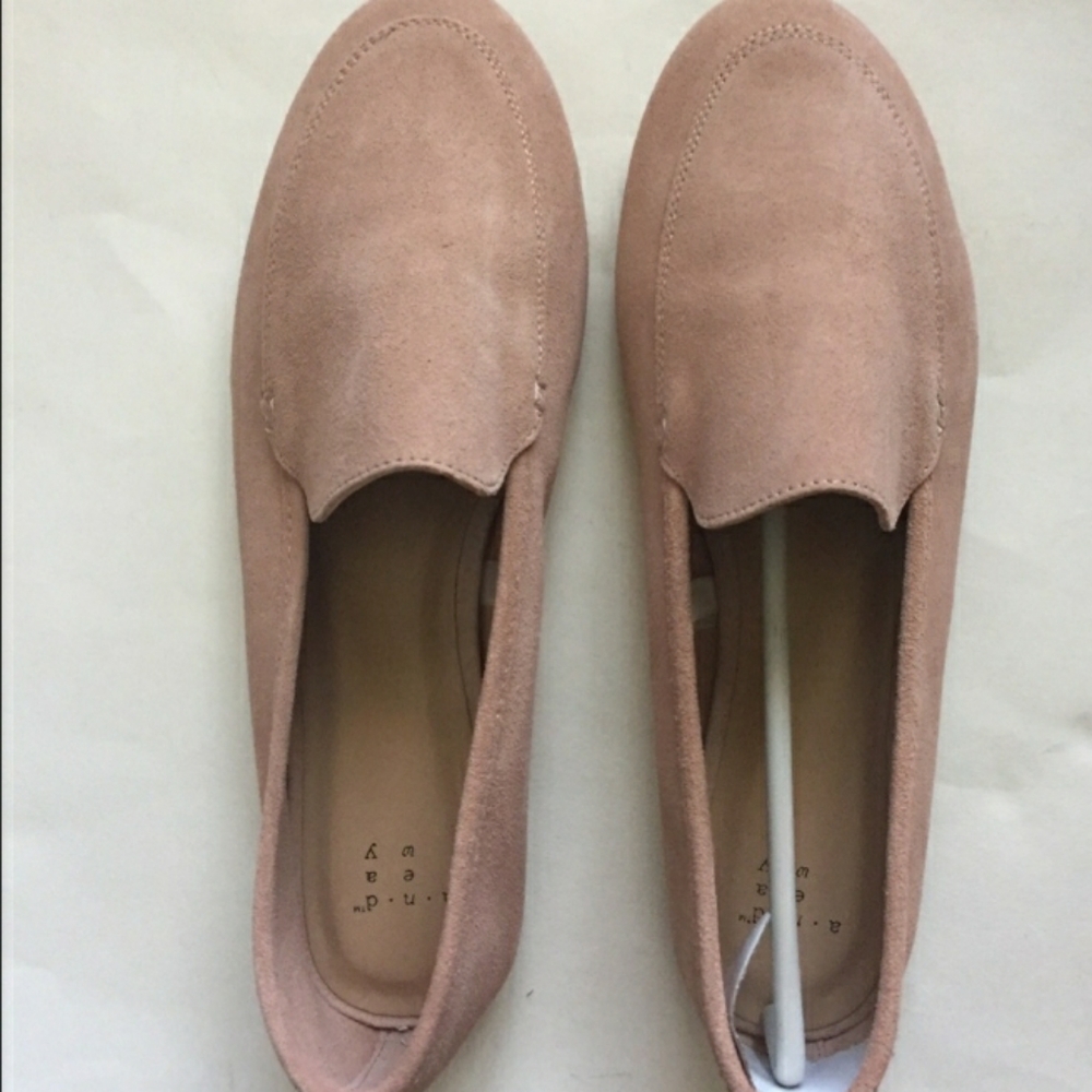 🎄🎁NWOT Loafer 9 1/5 W